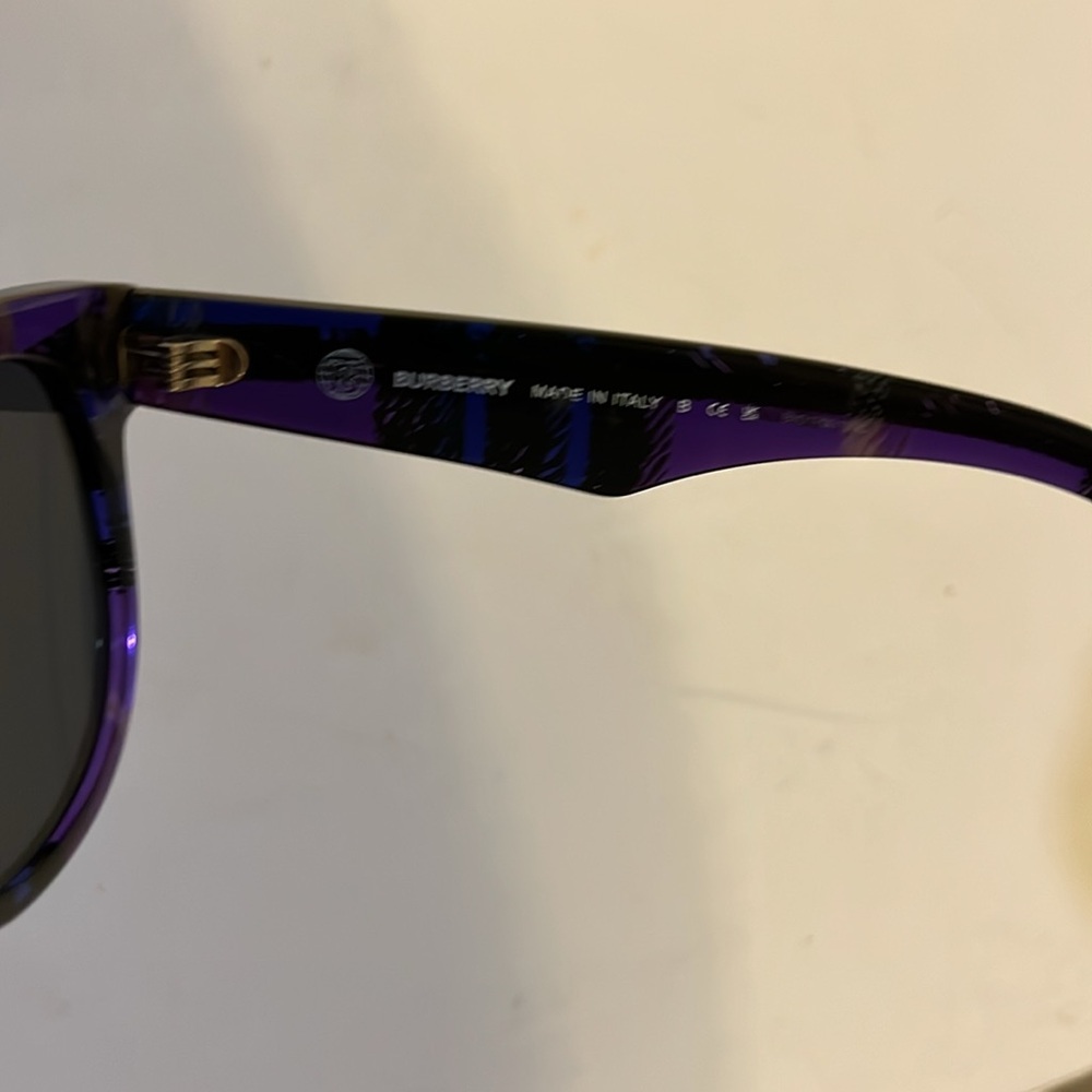 BURBERRY ROUND SUNGLASSES WINTER GRAPE COLOR - Picture 3 of 6